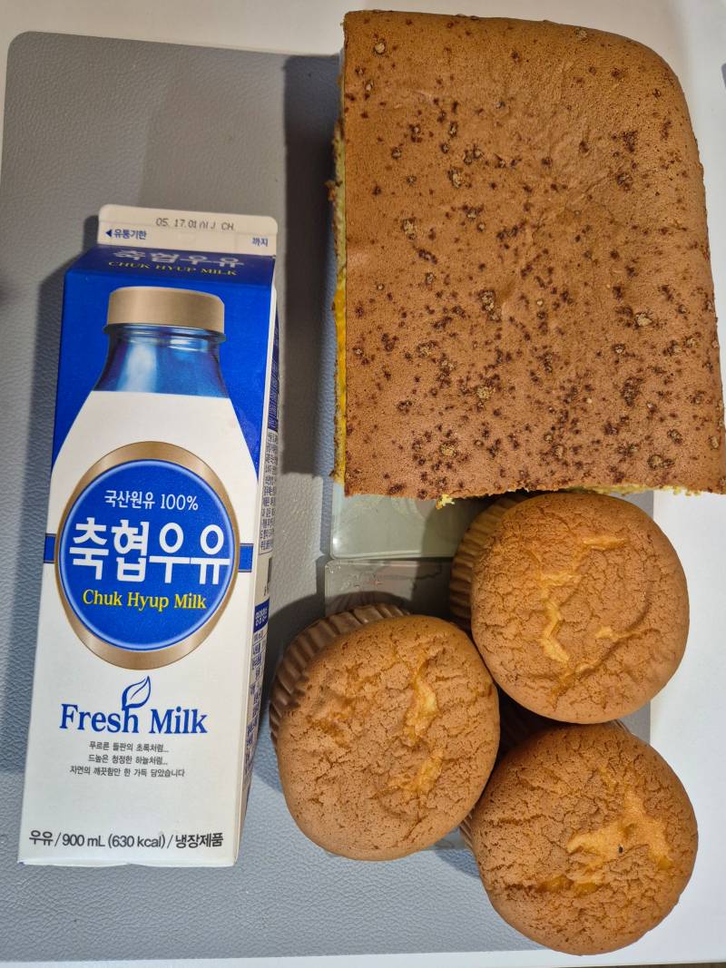 [잡담] 빵이랑 우유 폭식🍞🥛😋 | 인스티즈