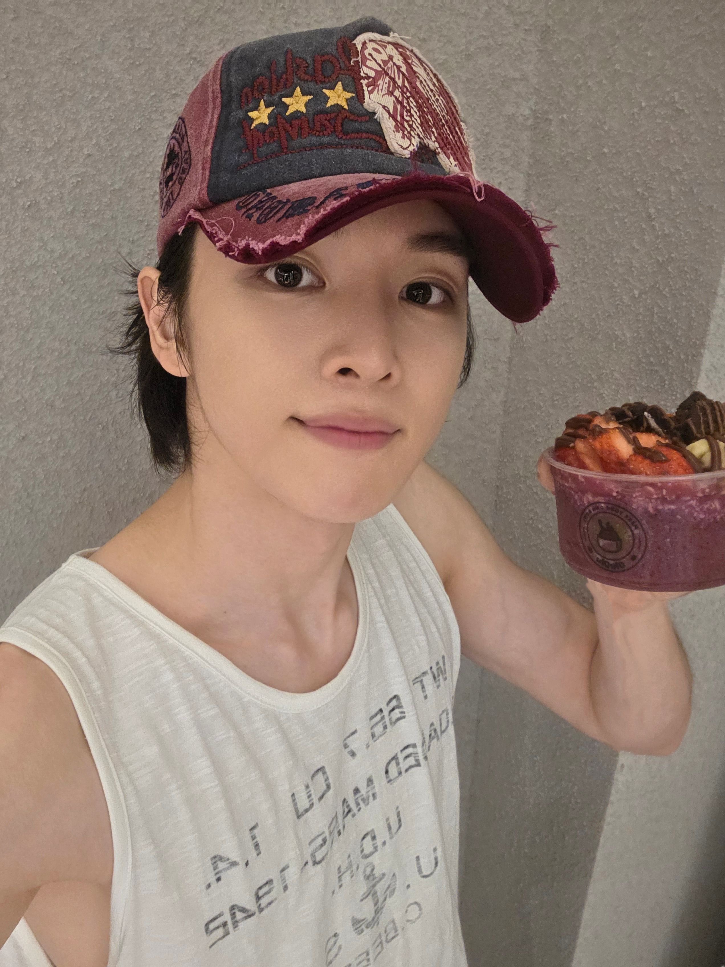 [잡담] 성찬이 민소매 두개 틀린거알았어? | 인스티즈