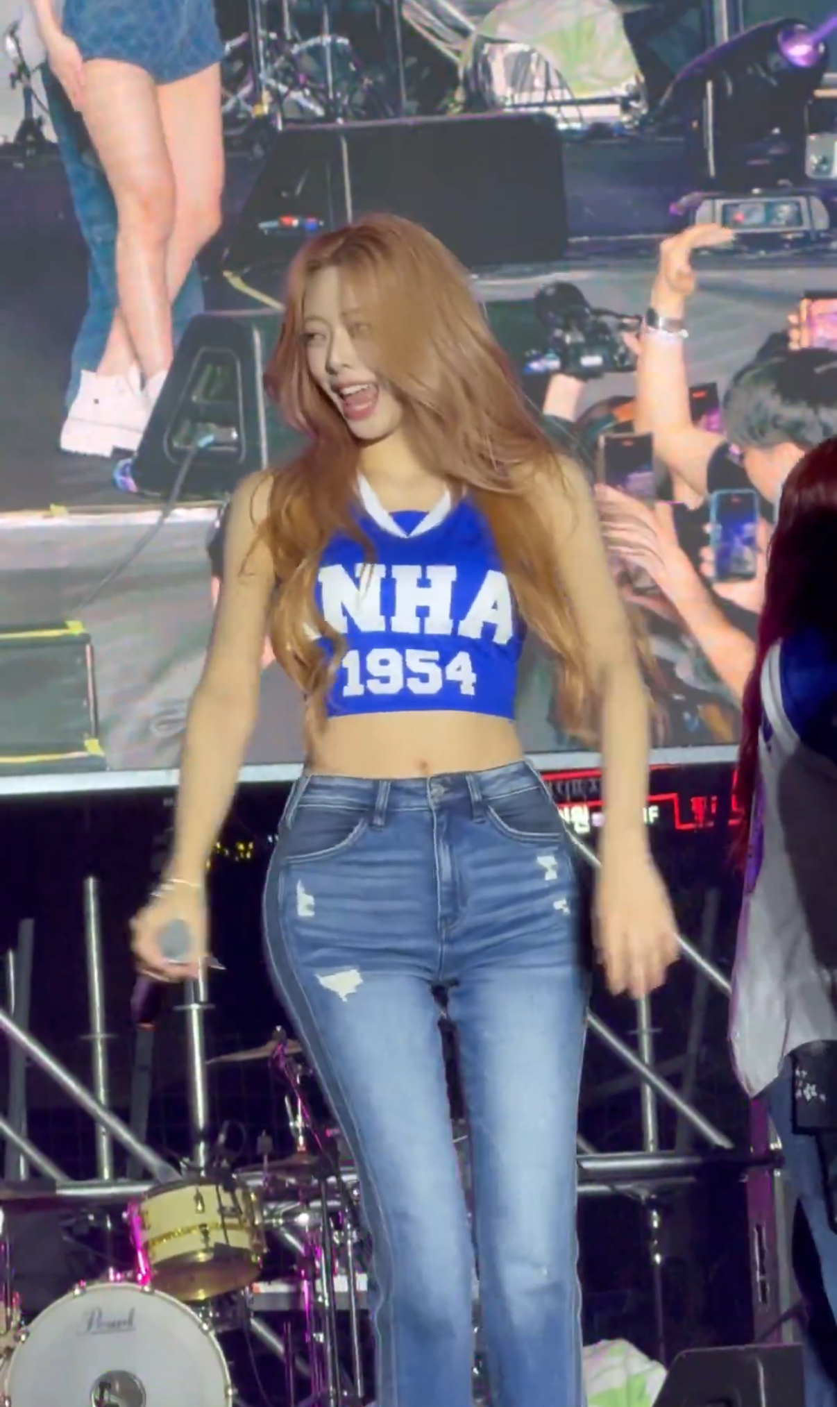 [잡담] 있지 유나 오늘 대학 축제 영상 좀 봐봐 진짜 미쳤어 함만 봐줘 제발 👁️👄👁️‼️‼️‼️‼️‼️‼️ | 인스티즈