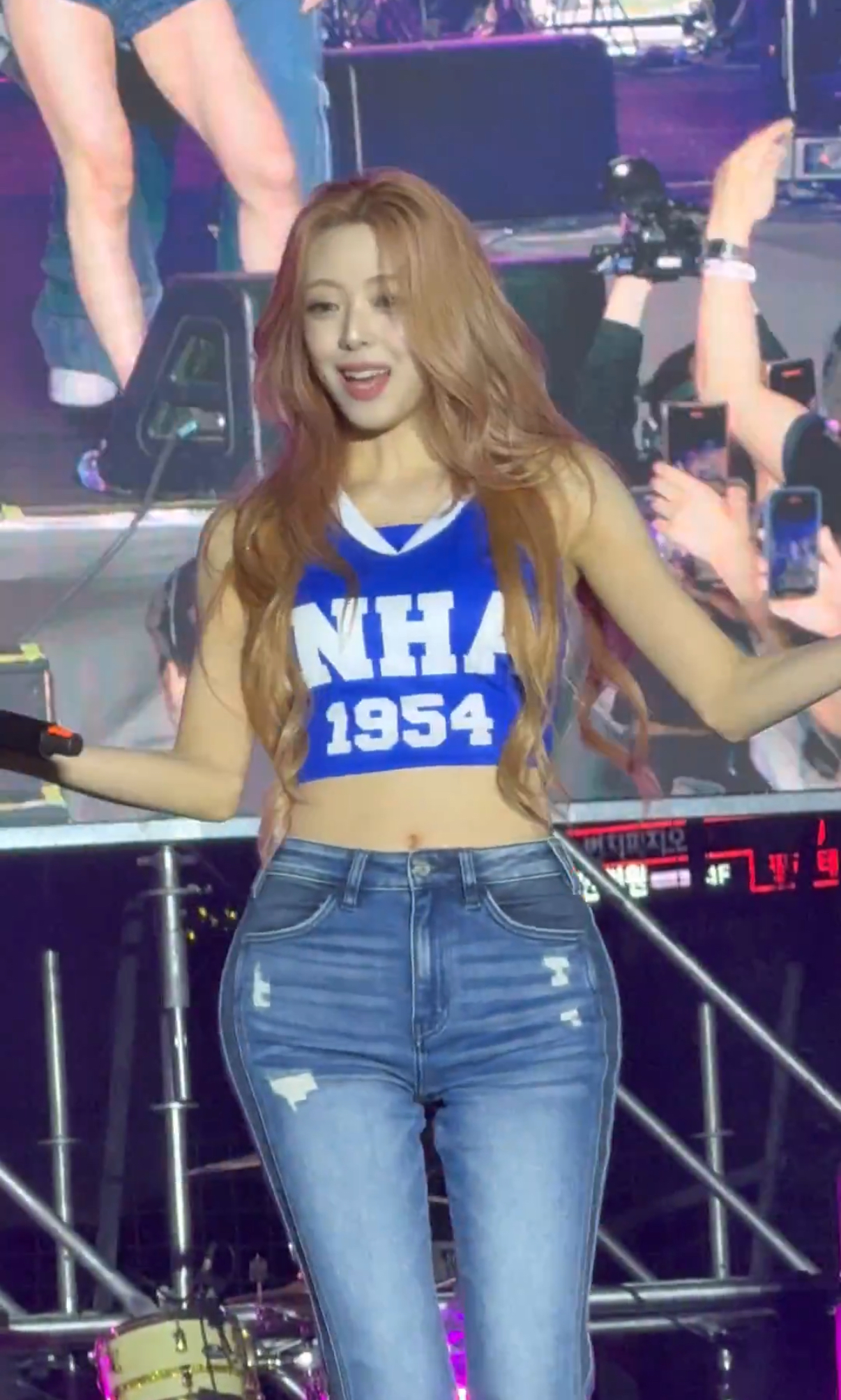 [잡담] 있지 유나 오늘 대학 축제 영상 좀 봐봐 진짜 미쳤어 함만 봐줘 제발 👁️👄👁️‼️‼️‼️‼️‼️‼️ | 인스티즈