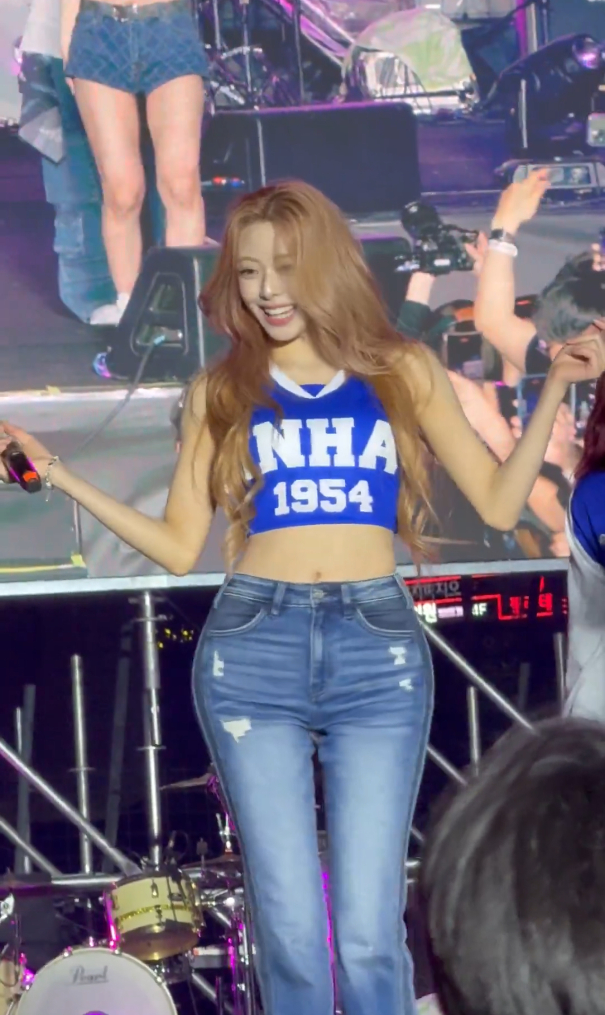 [잡담] 있지 유나 오늘 대학 축제 영상 좀 봐봐 진짜 미쳤어 함만 봐줘 제발 👁️👄👁️‼️‼️‼️‼️‼️‼️ | 인스티즈