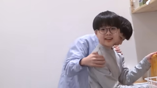 매년 5월 15일 마다 노래 내고 있다는 남자 아이돌 | 인스티즈