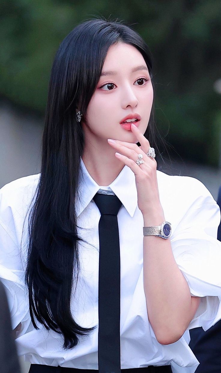 [잡담] 김지원 진짜 어떻게 이렇게 생겨찌... | 인스티즈
