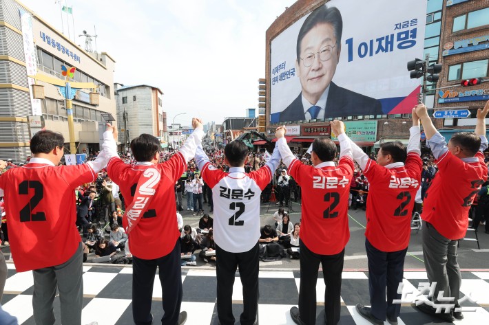 [잡담] 어딘가 이상하다는 김문수 밀양 유세 현장 사진 | 인스티즈