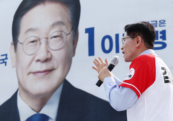 [잡담] 어딘가 이상하다는 김문수 밀양 유세 현장 사진 | 인스티즈