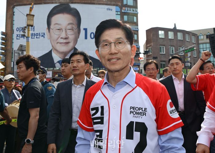 [잡담] 어딘가 이상하다는 김문수 밀양 유세 현장 사진 | 인스티즈