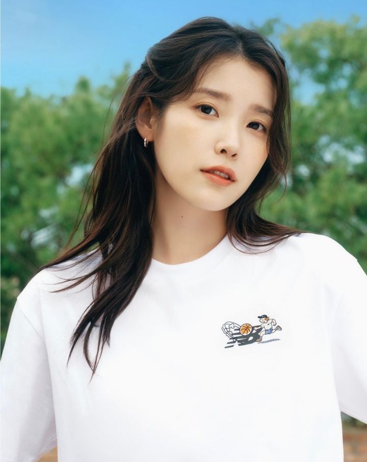 [잡담] 아이유 뉴발 새 화보 넘 예뻐 | 인스티즈