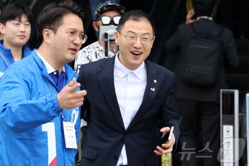 [정보/소식] 이재명 지원유세가서 ㄹㅇ 해피해보이는 김상욱 의원 | 인스티즈