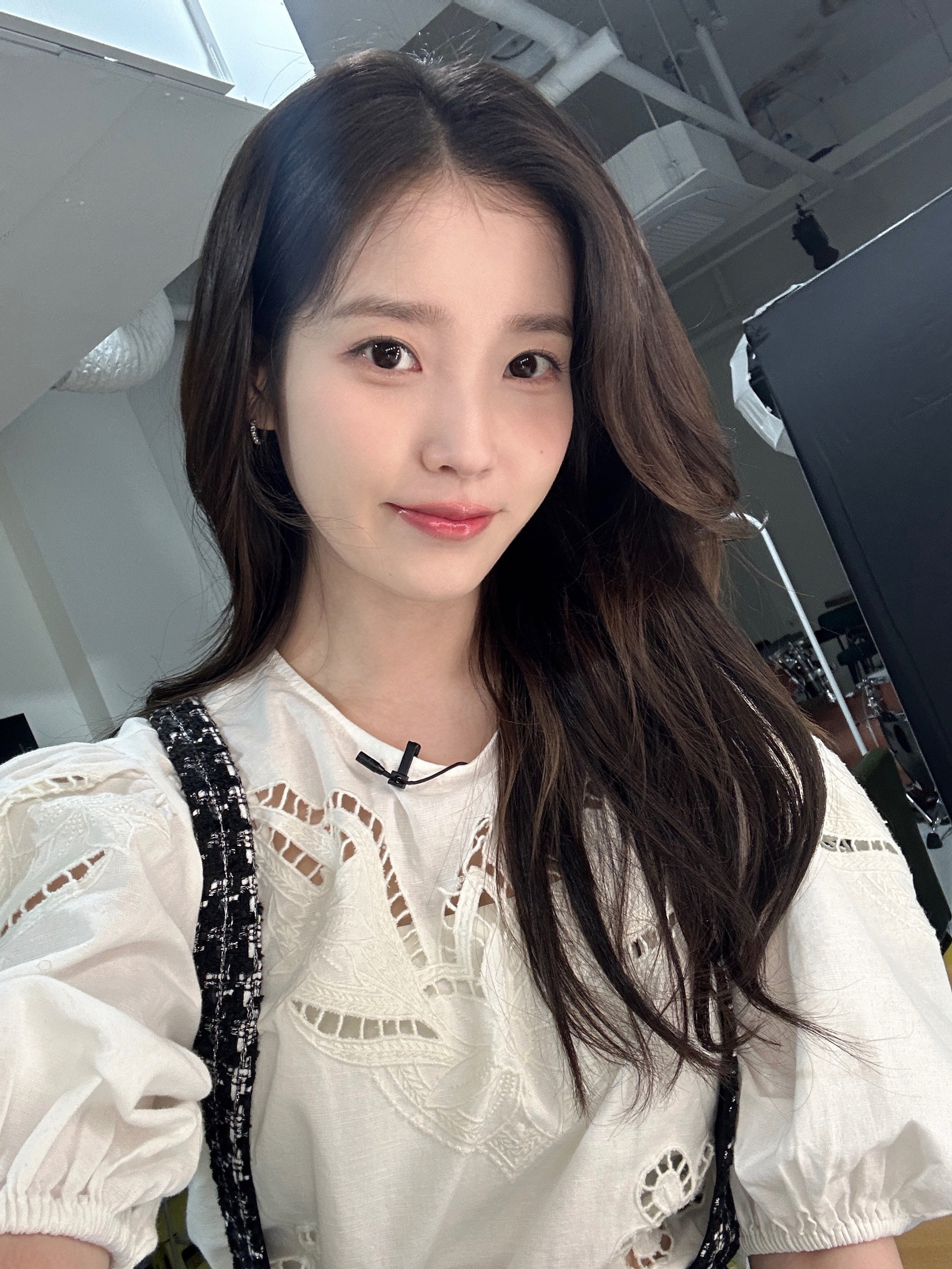[잡담] 와 아이유 오늘 셀카 완전 대군부인 희주 그자체 | 인스티즈