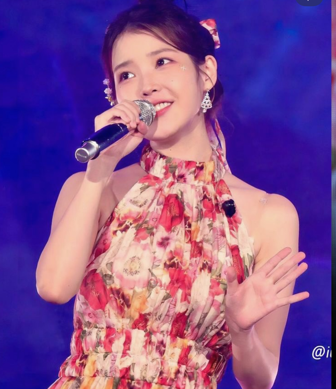 [잡담] 아이유 이 의상 어느나라 콘이었어? | 인스티즈