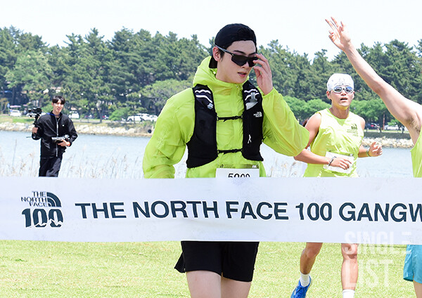 [잡담] [포토] '2025 TNF 100 강원' 11KM 완주한 차은우 | 인스티즈