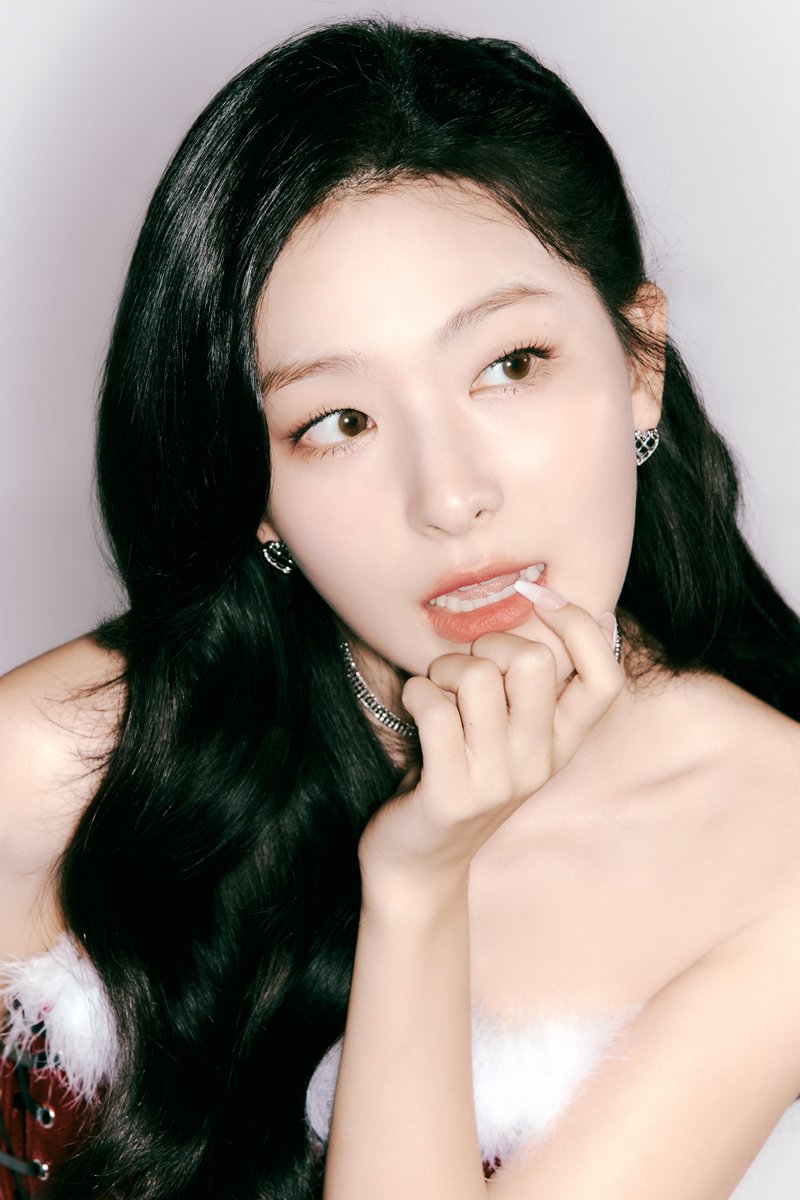[잡담] 새삼 슬기 컨셉?스타일링? 암튼 기가막히게 잘받아먹는다 | 인스티즈