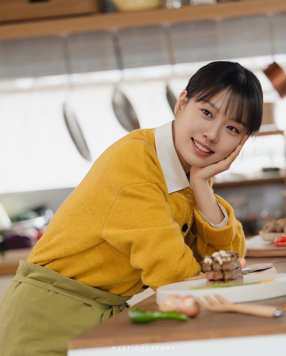 짱귀짱예인 고민시 <당신의 맛> 포스터 촬영 비하인드 컷 | 인스티즈