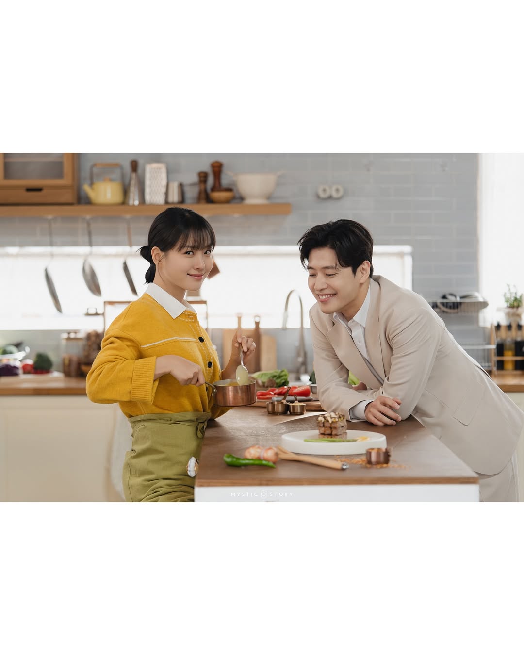 짱귀짱예인 고민시 <당신의 맛> 포스터 촬영 비하인드 컷 | 인스티즈