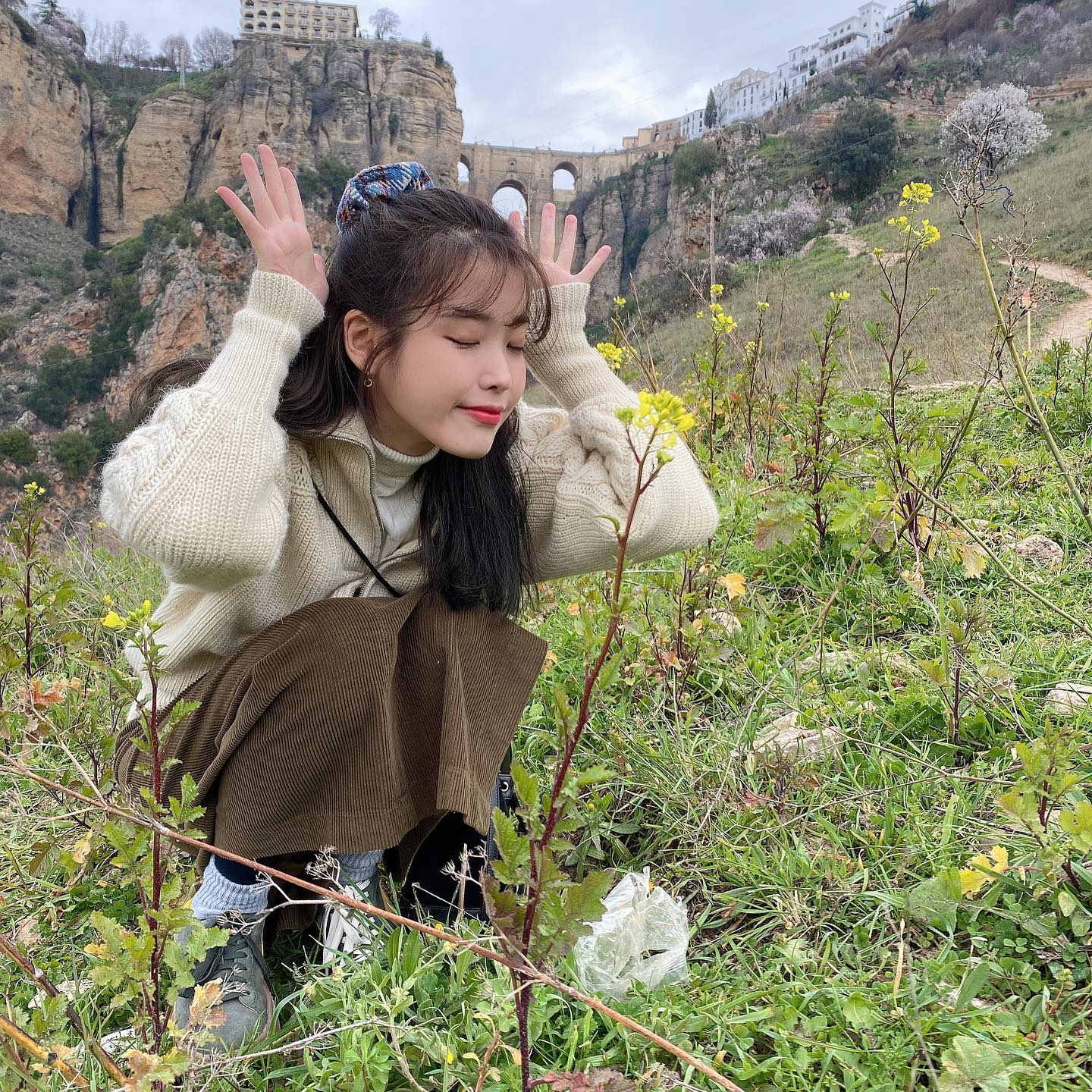 [잡담] 아이유 유럽가서 찍은거 | 인스티즈