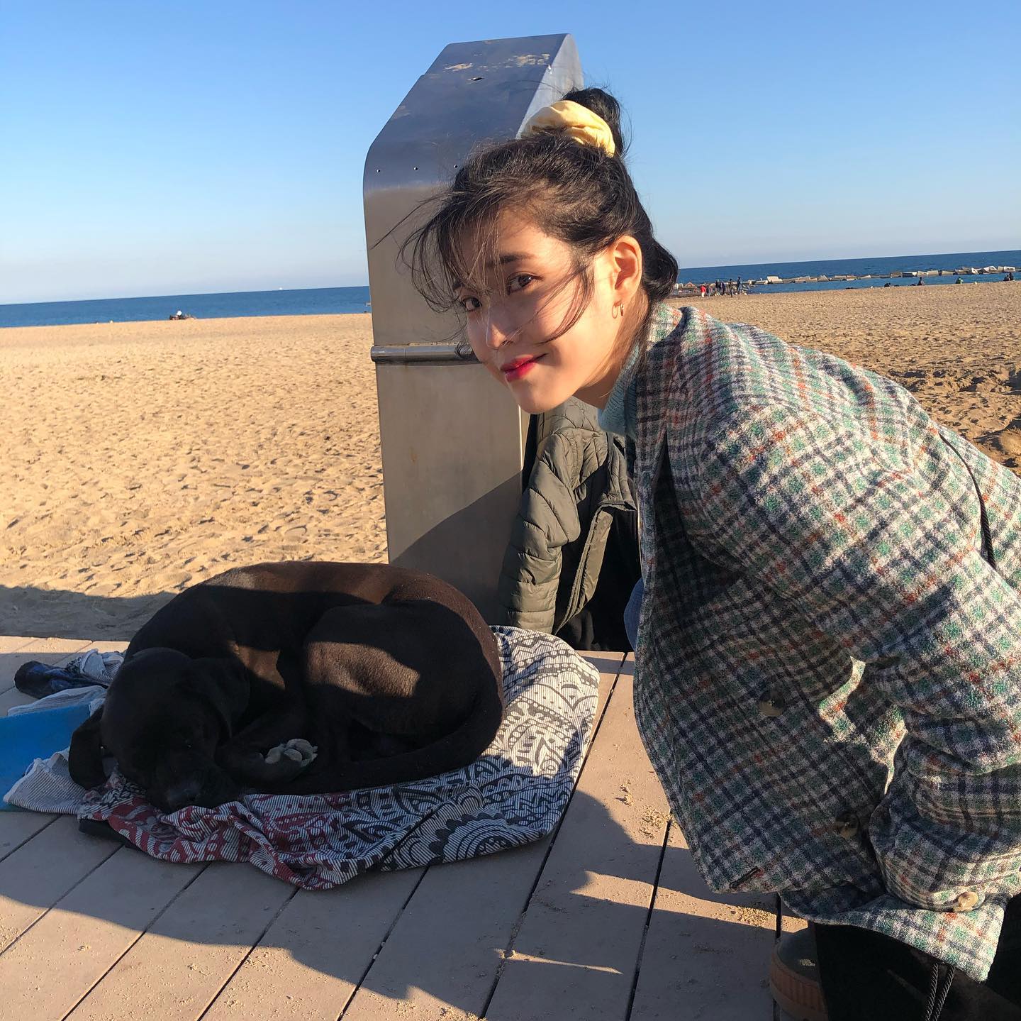 [잡담] 아이유 유럽가서 찍은거 | 인스티즈