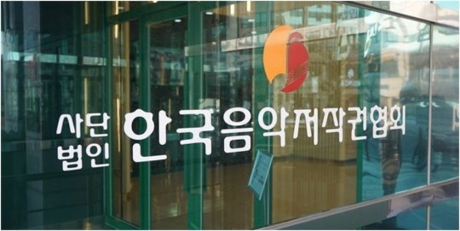 [정보/소식] 외부에 곡 팔고 받은 돈, 기획사가 혼자 '꿀꺽'…법원 "아티스트의 권리 침해 말아야" 지적 [TEN스타필드] | 인스티즈