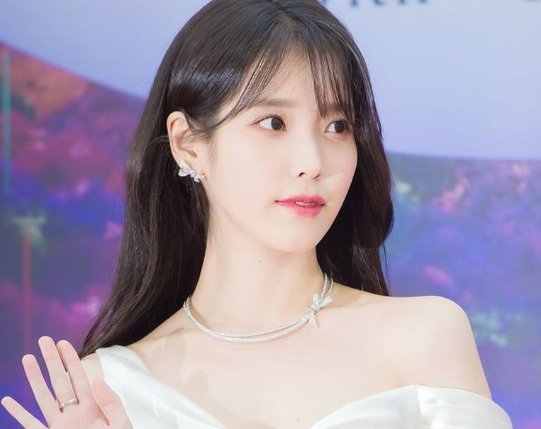 [잡담] 내가 좋아하는 아이유 사진 두 개 | 인스티즈