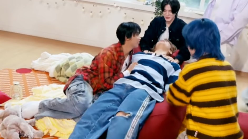 [잡담] 해찬이 이렇게 앉을때마다 왜 귀엽짘ㅋㅋㅋㅋ | 인스티즈
