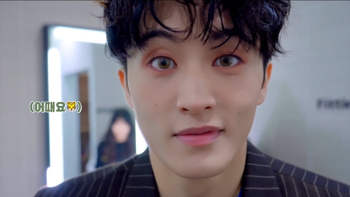 [잡담] 난 마크 컬러렌즈 안낀게 더 예쁨 | 인스티즈