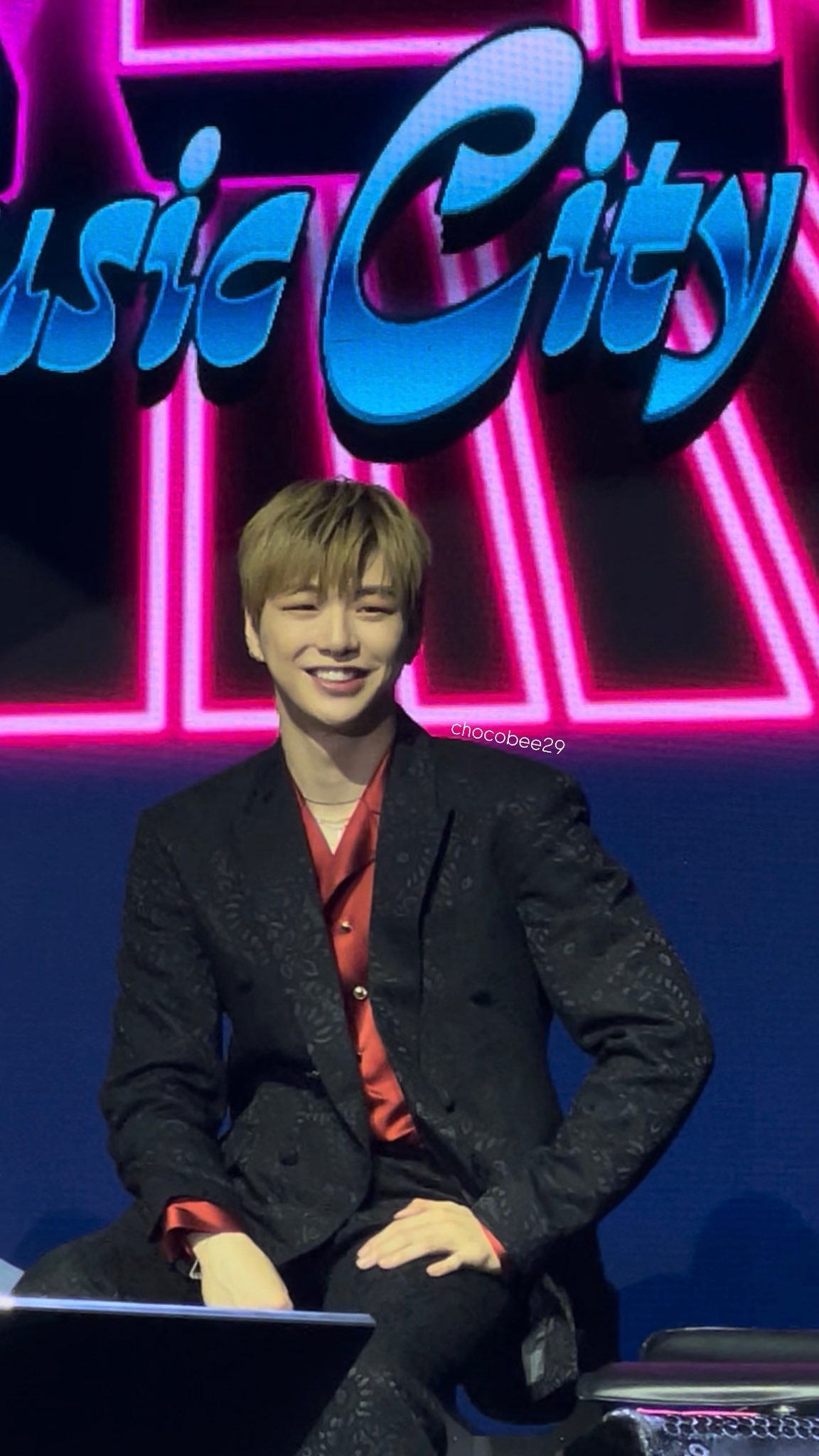 [잡담] 강다니엘 팬들 드레스코드 같이 입은거 보기 좋아 | 인스티즈