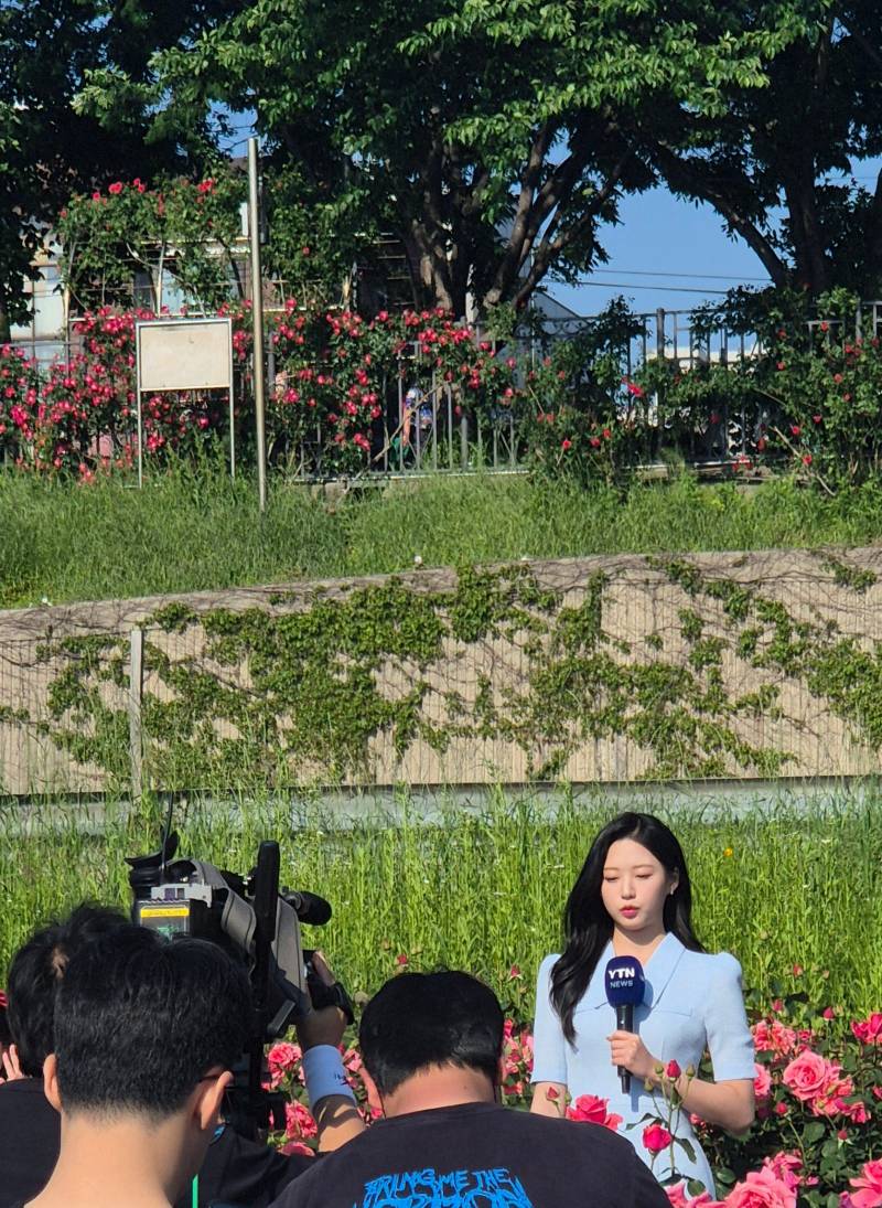 [잡담] 산책하다가 기상캐스터?기자? 봤는데 예쁘시더라 | 인스티즈