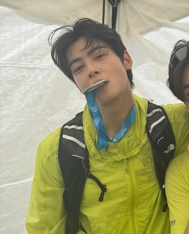 [잡담] 이오빠는 왜 운동 직후에도 잘생긴거임..? | 인스티즈