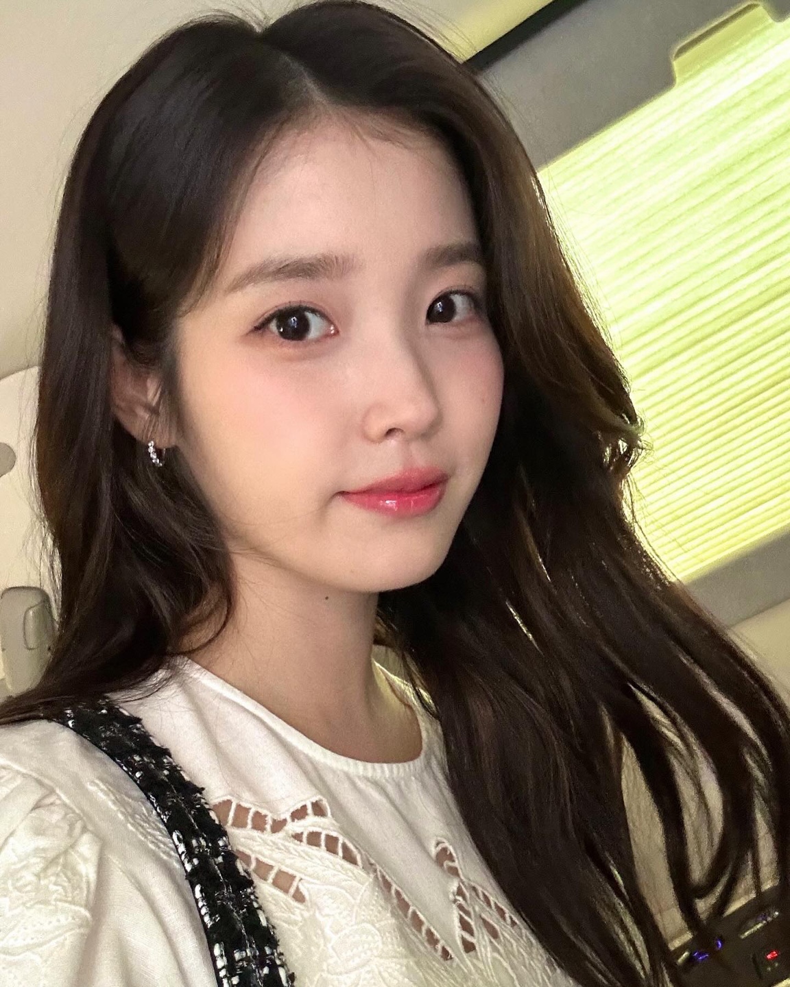 [잡담] 아이유 인스타 이 셀카도 스포였네 | 인스티즈