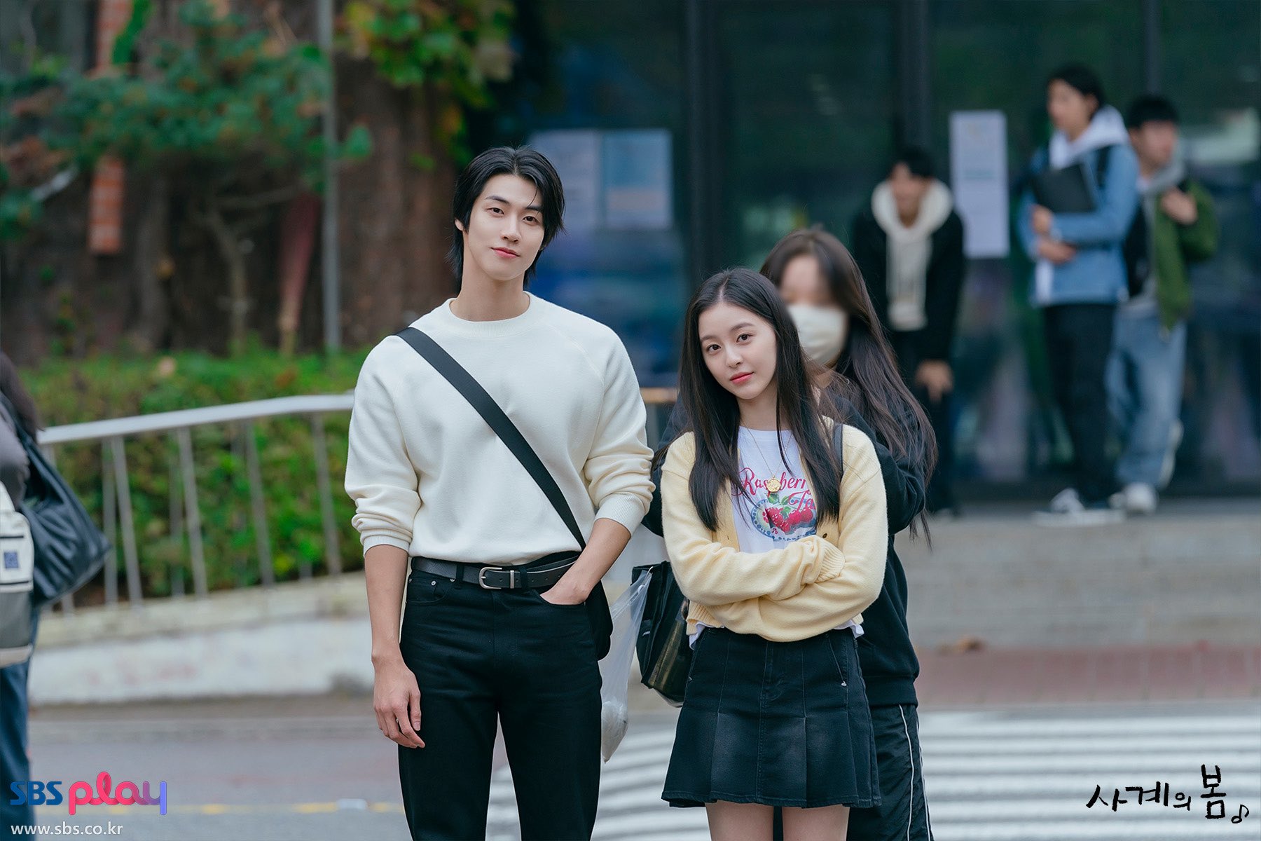 [잡담] 사계의봄에서 봄이랑 누가 더 잘어울리는거 같아? | 인스티즈