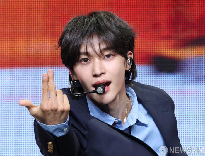 [잡담] 원빈 무대하는 기사사진도 일케 나와 | 인스티즈
