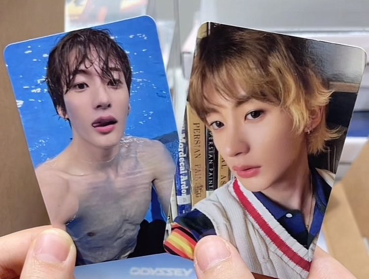 [잡담] 앤톤 수영장 포카 실물 떴어 | 인스티즈