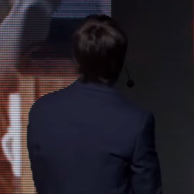 [잡담] 앤톤 입에 넣으려다가 어깨 땜에 뱉음 | 인스티즈