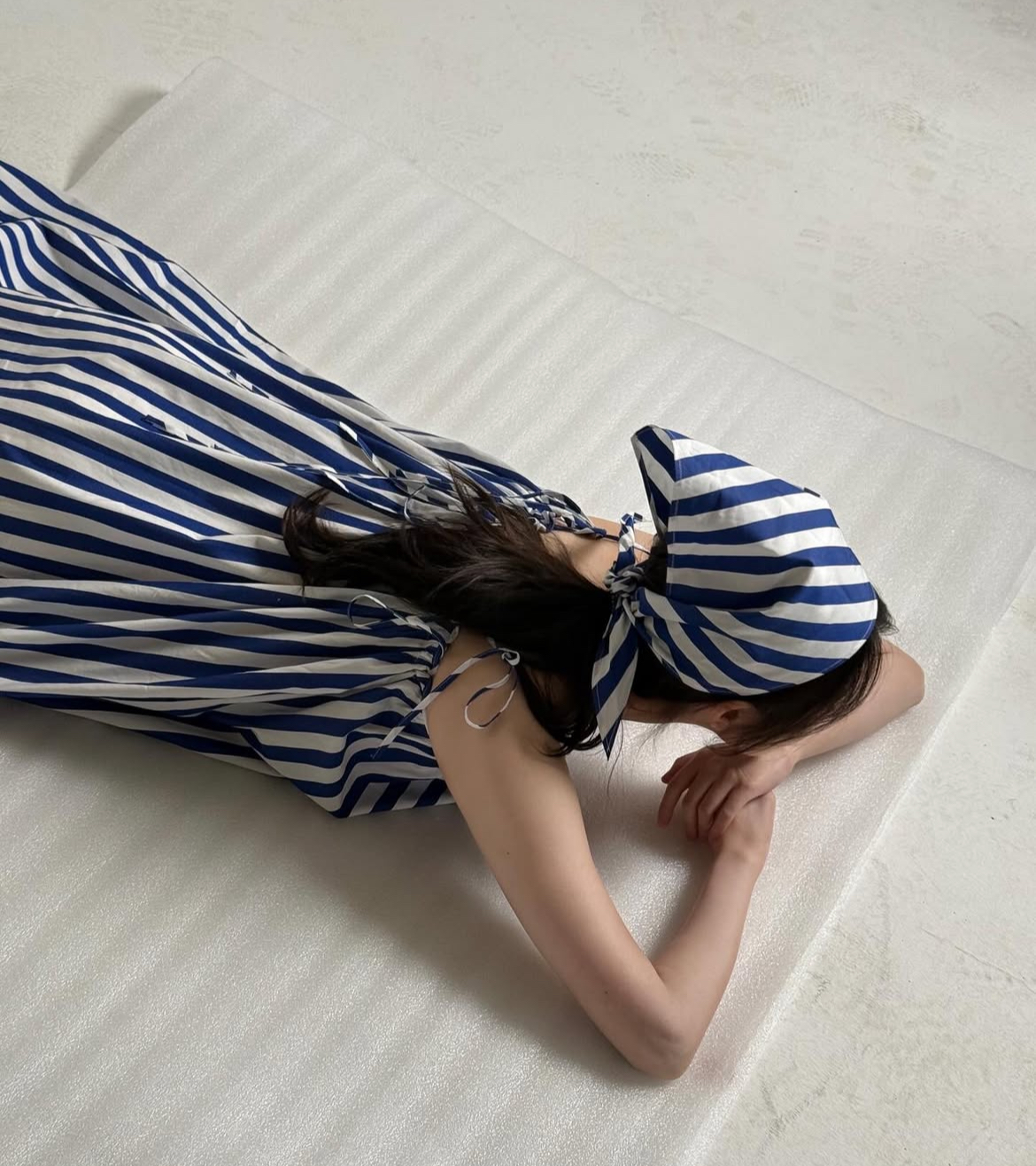 [잡담] 아이유 다른 뮤비 1개 진짜 네모의 꿈이면 개감다살 아니냐.. | 인스티즈