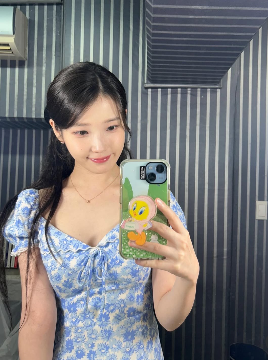 [잡담] 헐 아이유 생일 인스타 올려줬는데 개이뻐… | 인스티즈