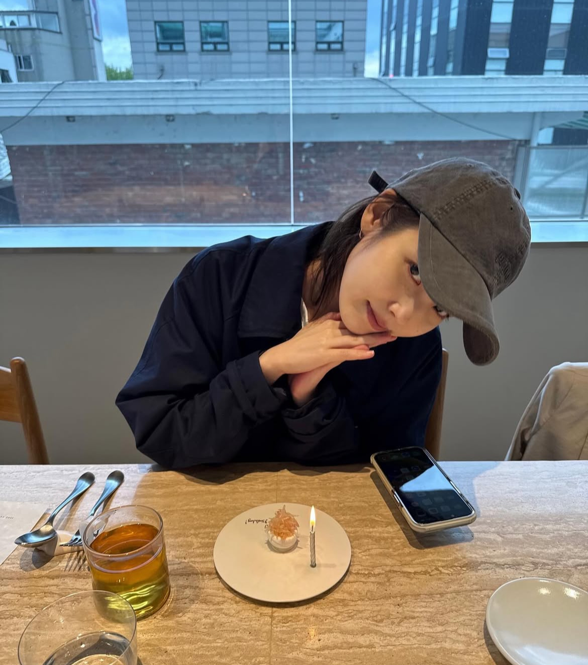[잡담] 헐 아이유 생일 인스타 올려줬는데 개이뻐… | 인스티즈