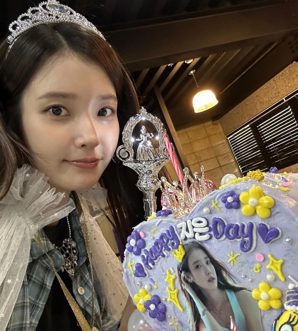 [잡담] 헐 아이유 생일 인스타 올려줬는데 개이뻐… | 인스티즈