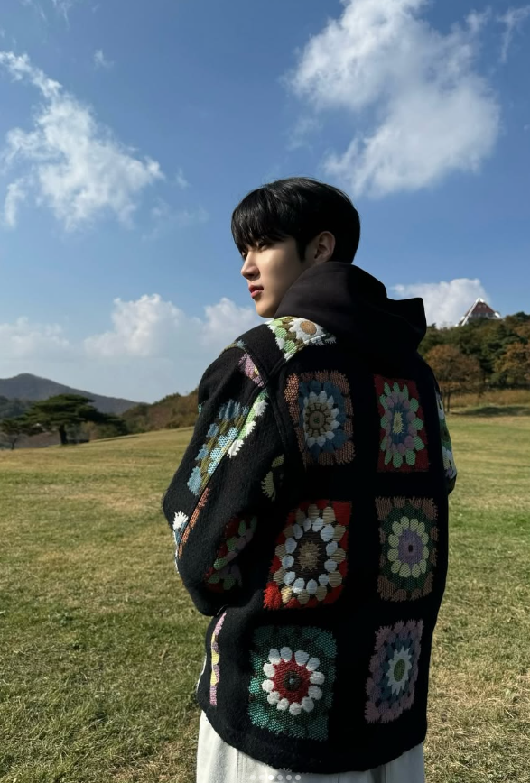 [잡담] 아직 정식 데뷔 안했고 안 유명해서 남친이라 하면 믿을 수도 있을 것 같은데 | 인스티즈
