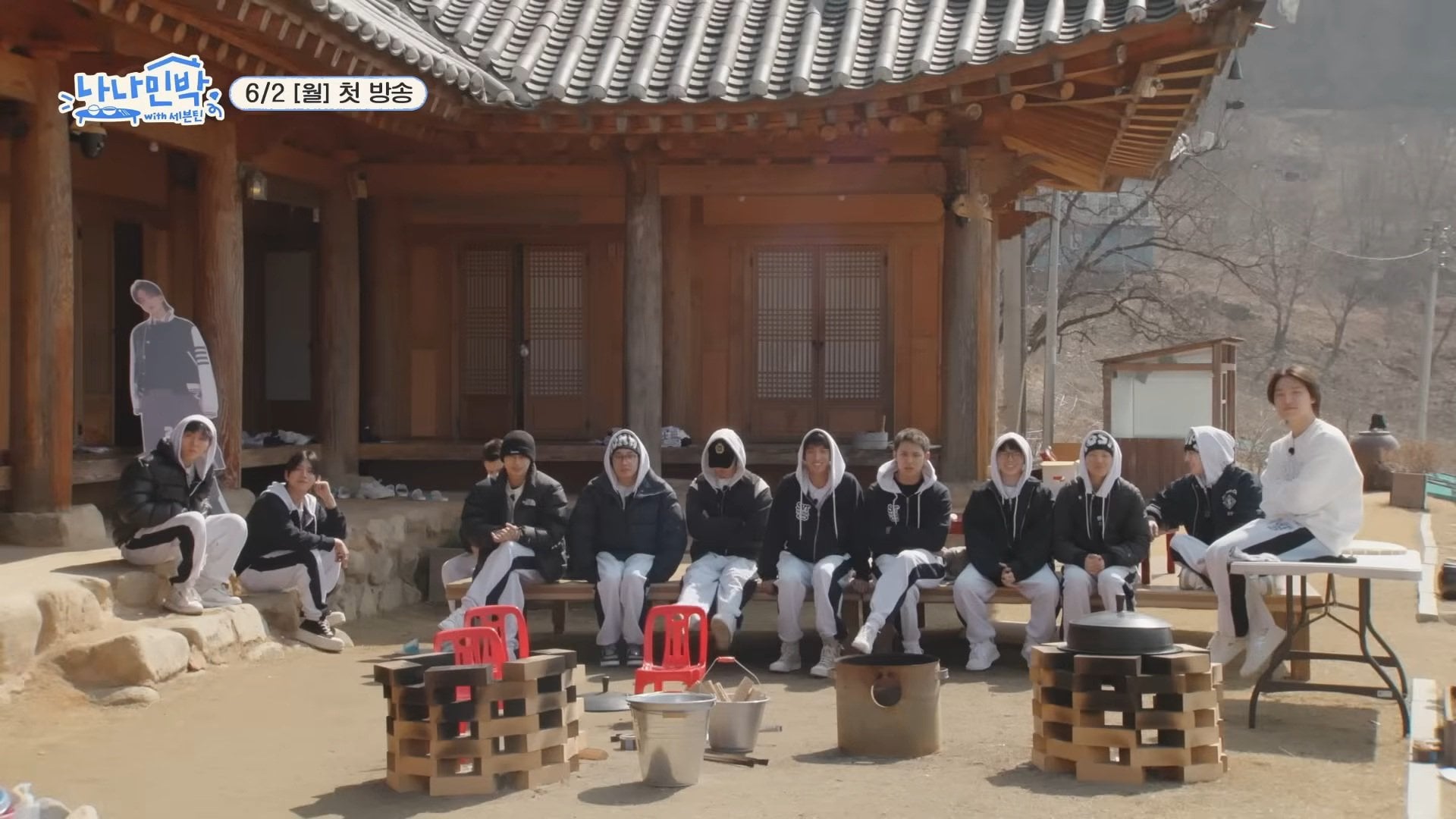[잡담] 세븐틴 막내는 자리가 부족해서 아무곳이나 위에 앉는다 | 인스티즈