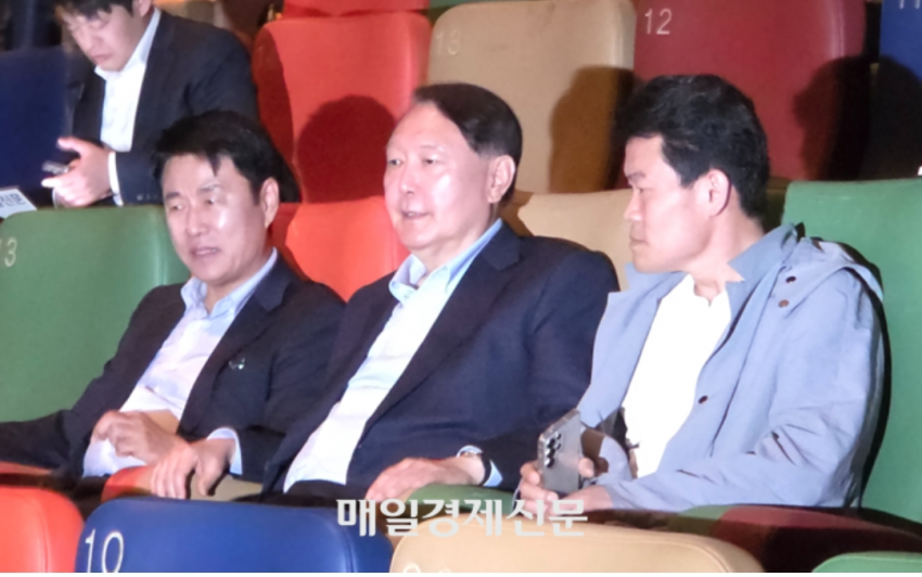 [잡담] 중도층 시선에서 본 영화관람하는 윤석열 | 인스티즈