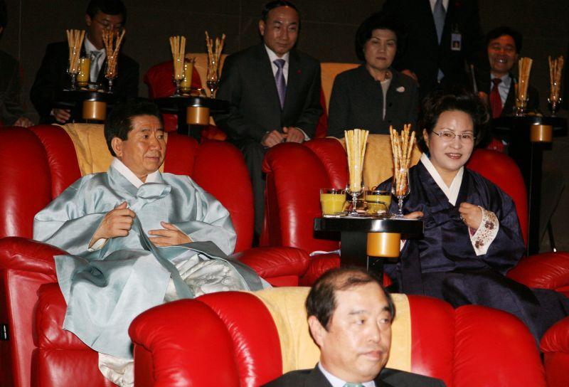 [잡담] 중도층 시선에서 본 영화관람하는 윤석열 | 인스티즈