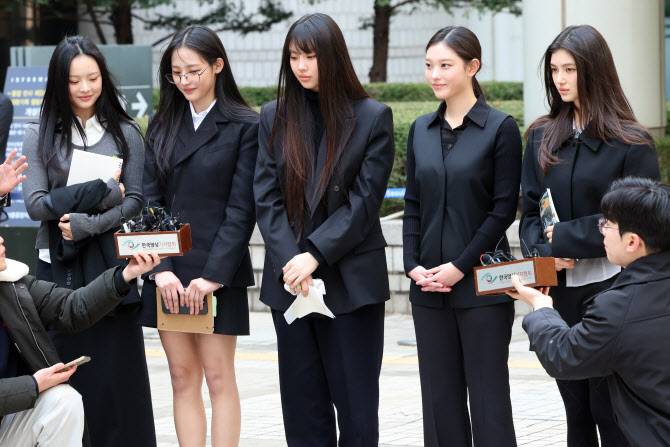 [단독] 뉴진스 Vs 어도어 세기의 대결…거물급 전관 붙었다 | 인스티즈
