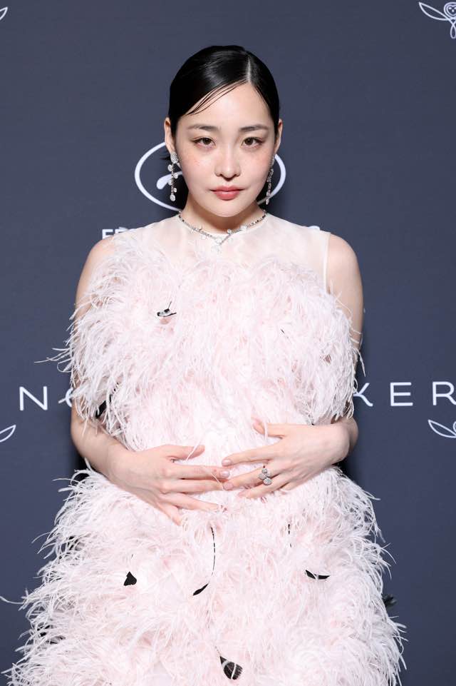 [정보/소식] 김민하, 다이아만 862개 목걸이 '깜짝'…칸 영화제 압도한 화려함 | 인스티즈