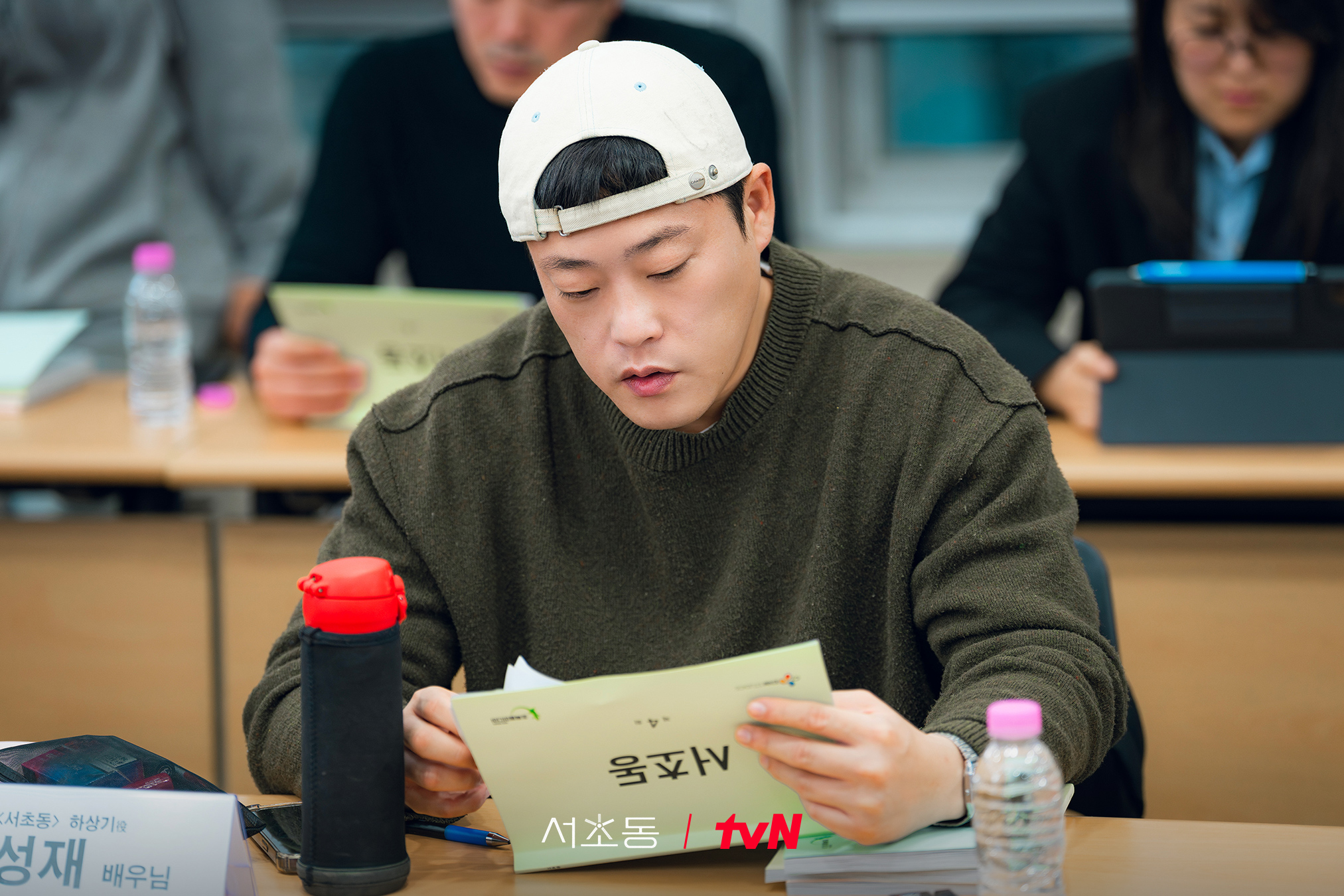 [잡담] 서초동 이종석X문가영X강유석X류혜영X임성재서초동 어변저스 어셈블!🌟5인 5색 대본 리딩 현장 &서초동 어쏘 변호사들의 바쁜 일상 공개! | 인스티즈
