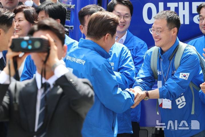 국힘 탈당하고 요즘 직업 만족도 최상이라는 의원 .jpg | 인스티즈