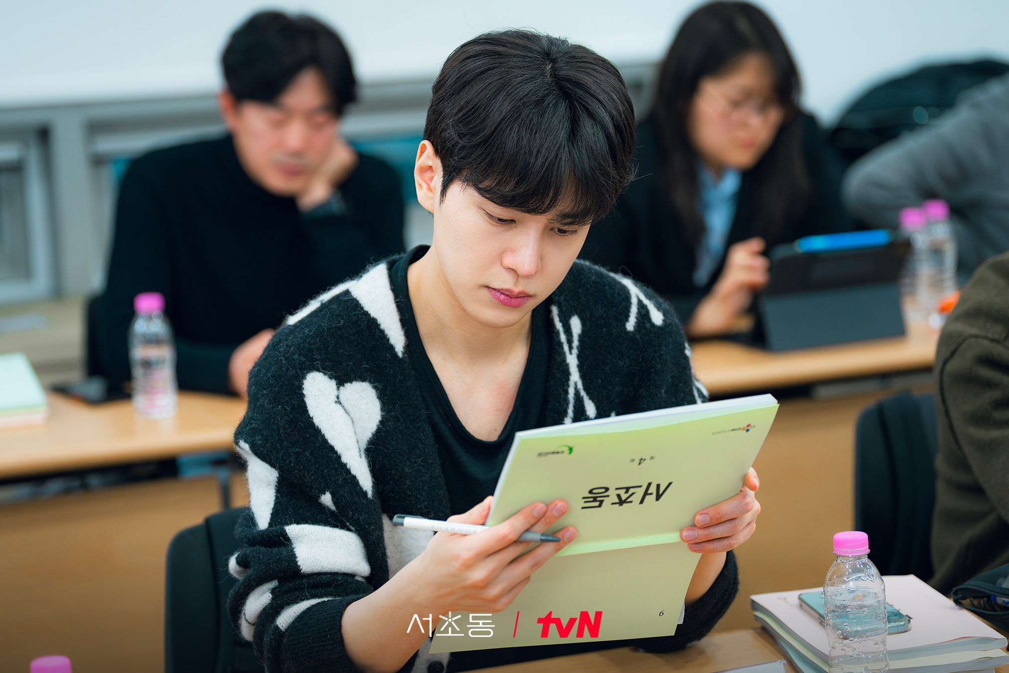 [잡담] 서초동 이종석X문가영X강유석X류혜영X임성재서초동 어변저스 어셈블!🌟5인 5색 대본 리딩 현장 &서초동 어쏘 변호사들의 바쁜 일상 공개! | 인스티즈