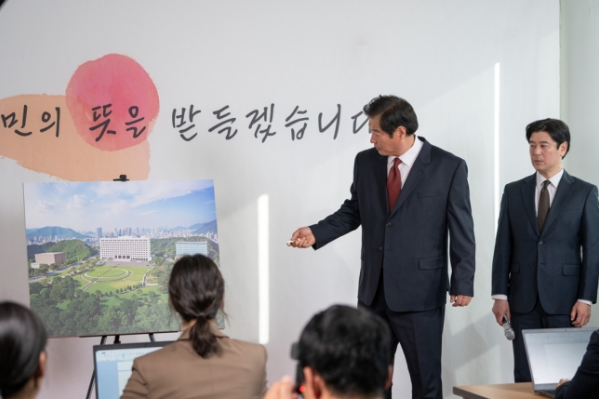 [잡담] 영화 신명 대통령역할 싱크로율미쳤네 ㅋㅋ | 인스티즈