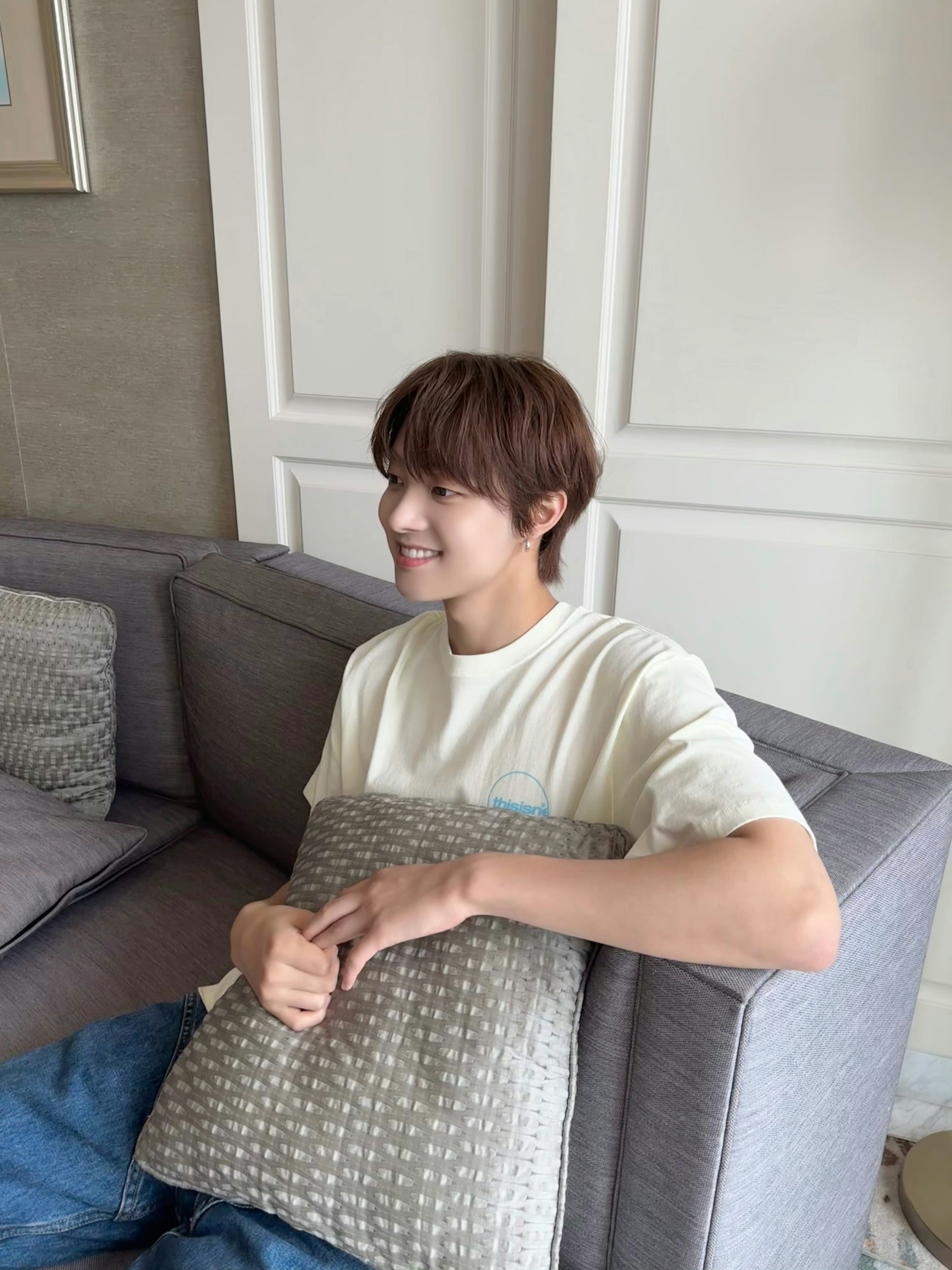[잡담] 어디서 많이 봤다 했는데 둘이 닮았어 | 인스티즈