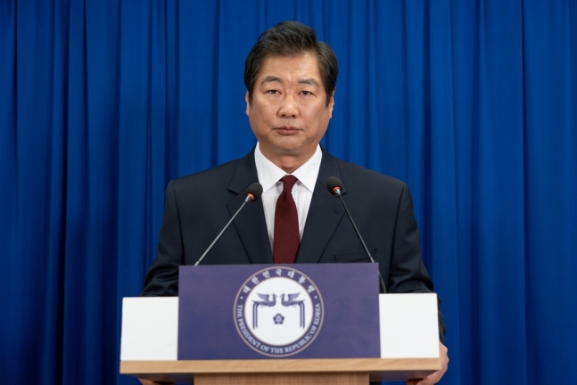 [잡담] 영화 신명 윤석열 역할 배우님 싱크로율 | 인스티즈
