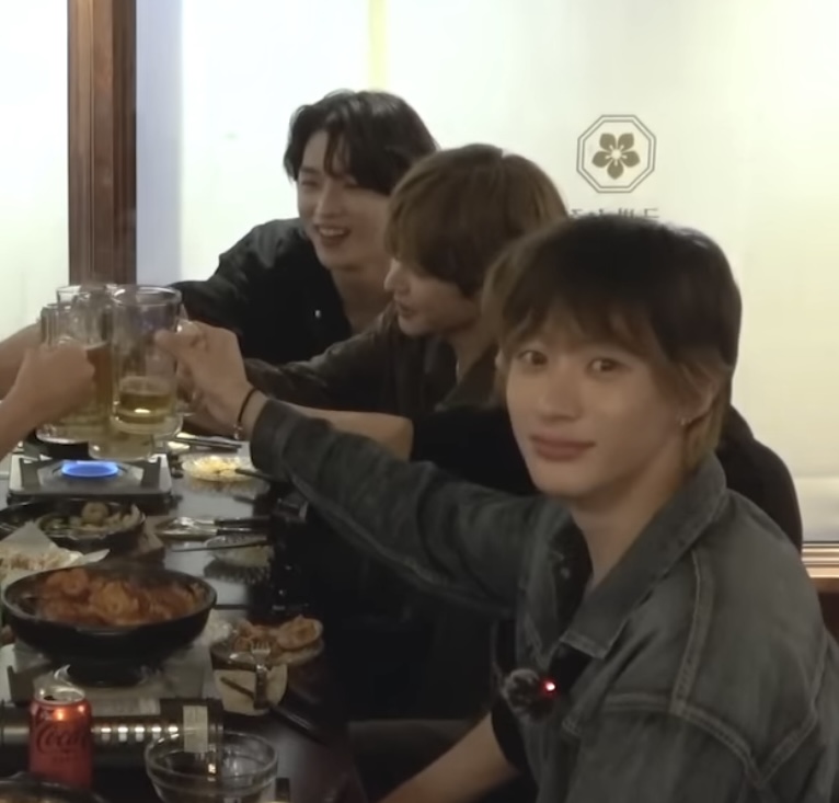 [잡담] 앤톤이 표정 왜 그래 | 인스티즈