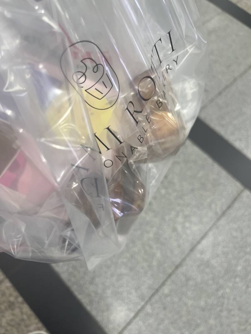 [잡담] 동생 주려고 도넛이랑 휘낭시에 사가는 중~ | 인스티즈